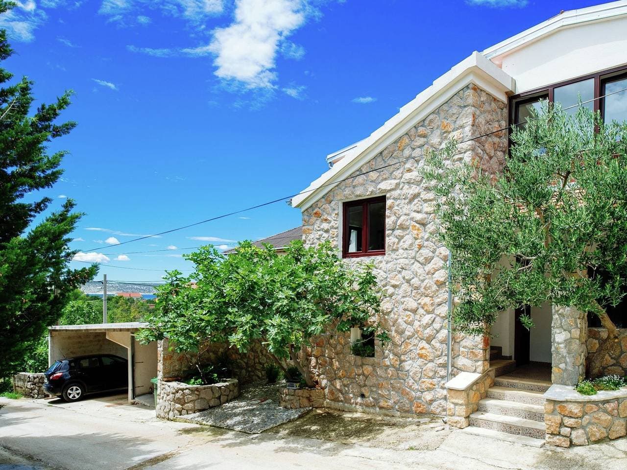 Wunderschöne Ferienwohnung mit Garten in Starigrad 1
