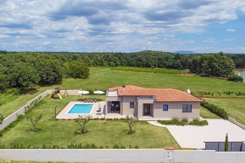 Foto 3 von 30: Neubau Villa Vitis Vitae ***** 1. 400m2 Gartenfläche, Zentralistrien