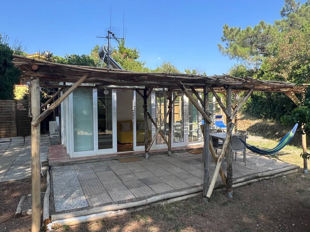 Foto 2 von 17: Ferienhaus „Limone“ mit privater Terrasse, eingezäuntem Garten und Klimaanlage
