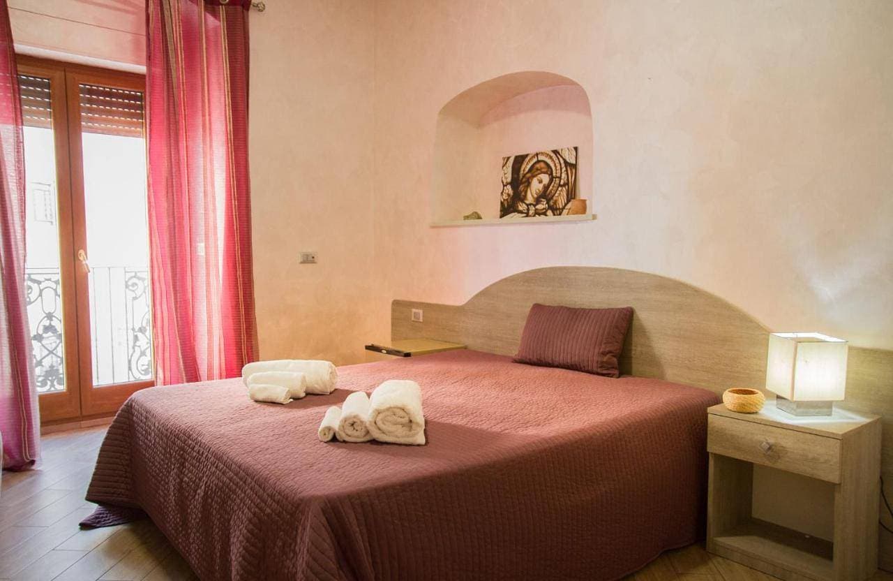 Foto 4 von 27: Twin Room with Private Bathroom