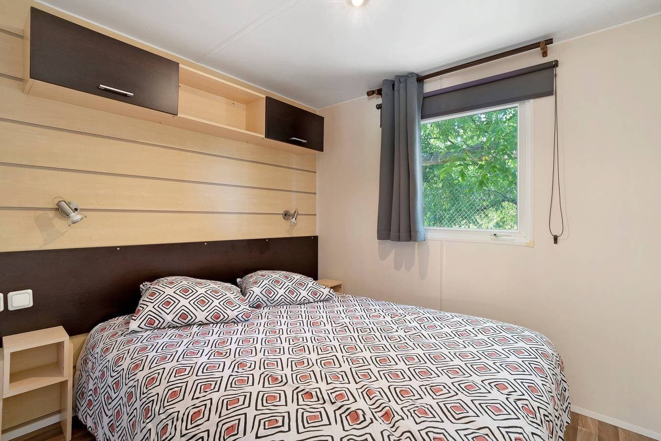 Foto 7 von 24: Mobilheim „Des Autruches“ mit privater Terrasse, WLAN und Klimaanlage
