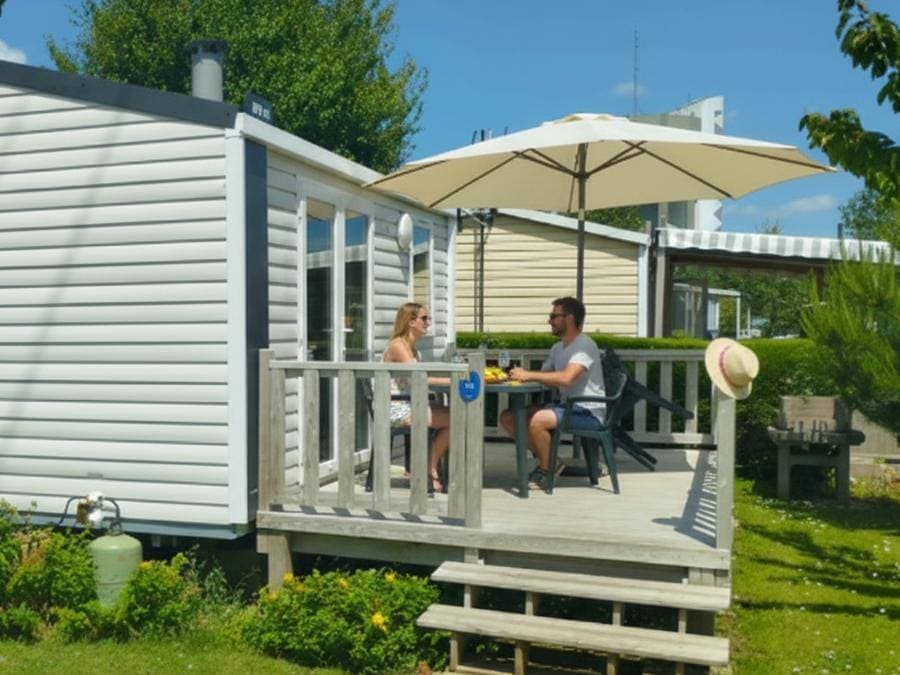 Foto 4 von 57: Flower Camping Vitamin - Mobilheim 2 personen - Cahita Standard 17.8m² (1 Schlafzimmer) + TV + Terrasse
