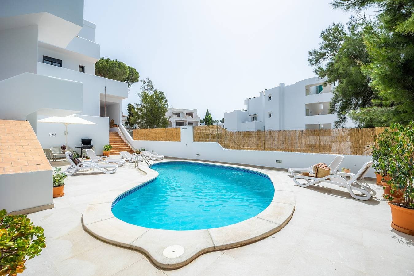 White suites 2 1