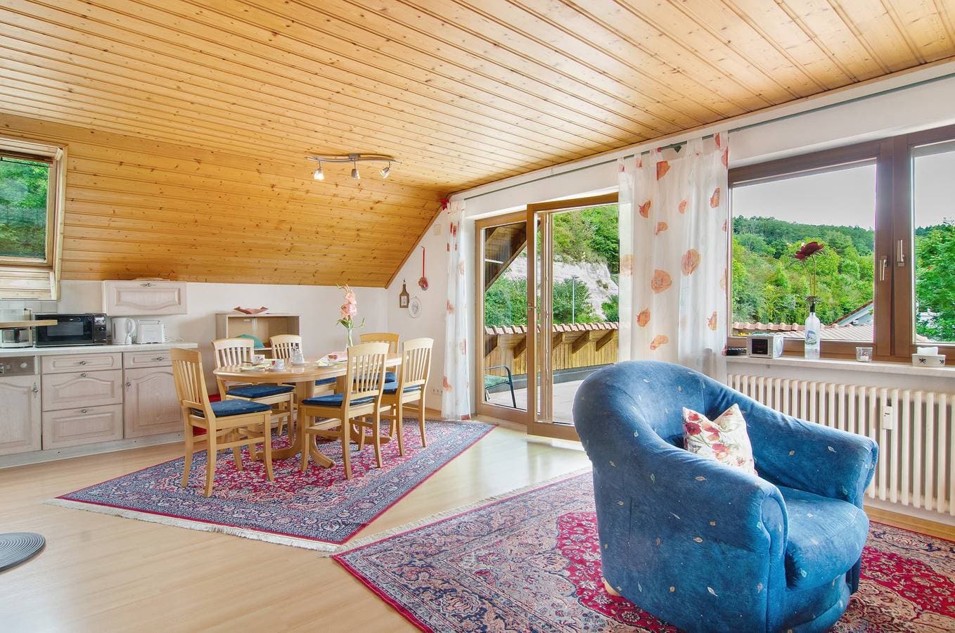 Foto 11 von 24: Apartment 'Bodenseeblick' mit Seeblick, privater Terrasse und WLAN