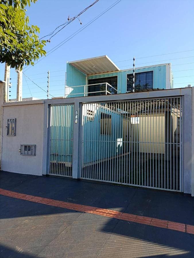 Sobrado de Container Azul 1