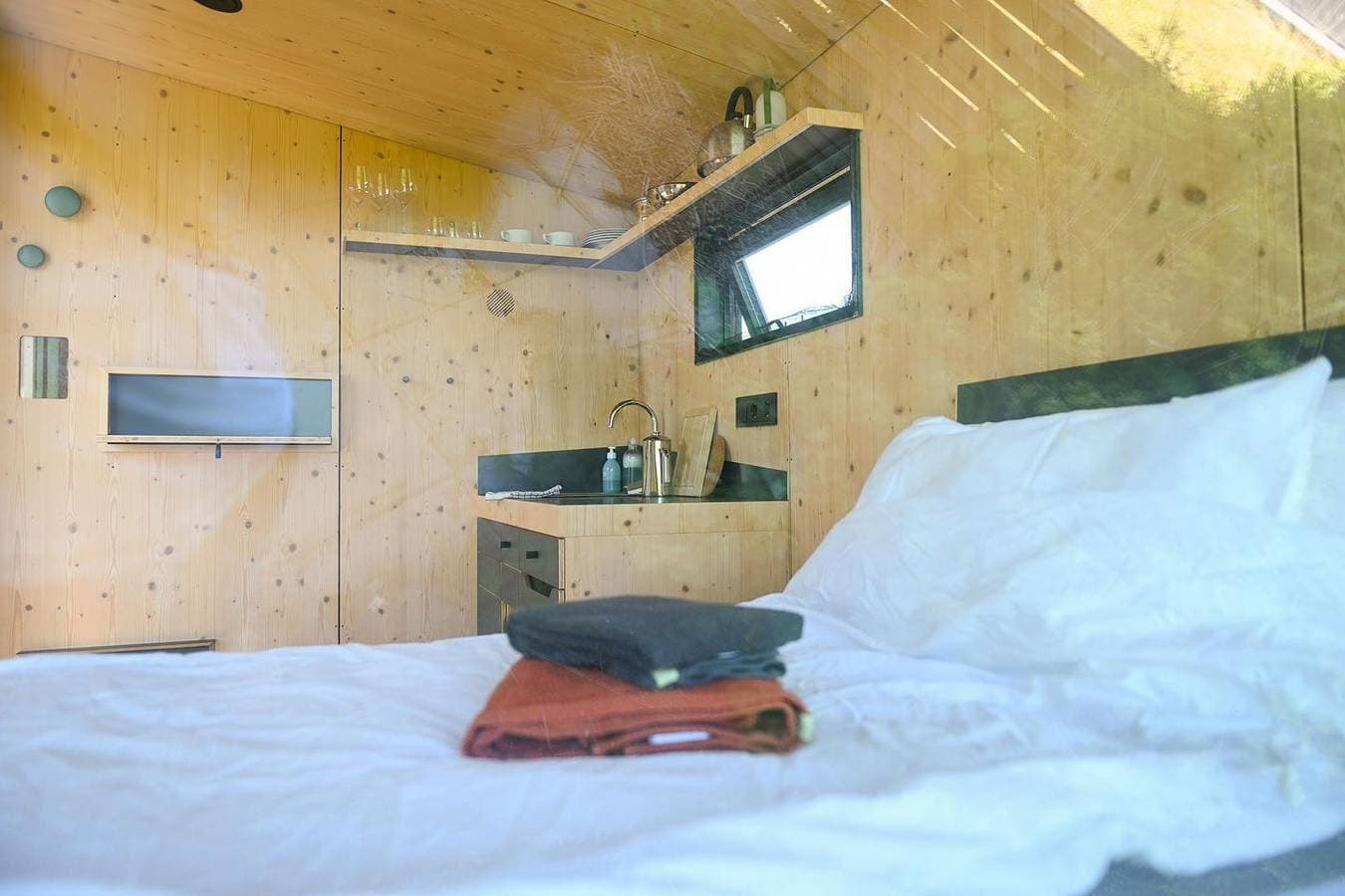 Foto 7 von 29: Naturnahes Sleep Space Off-Grid von Green Tiny Houses mit Nordseeblick