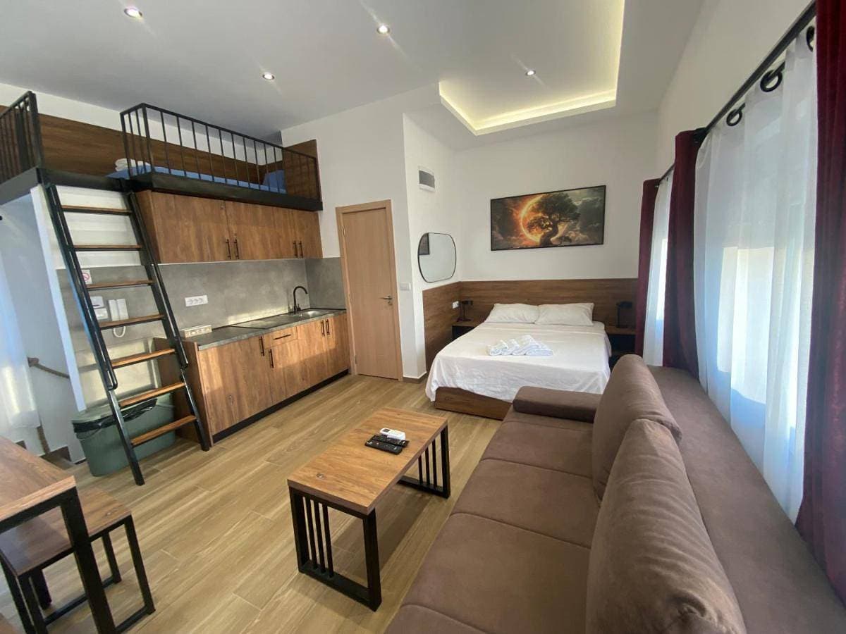 M Corner 1
