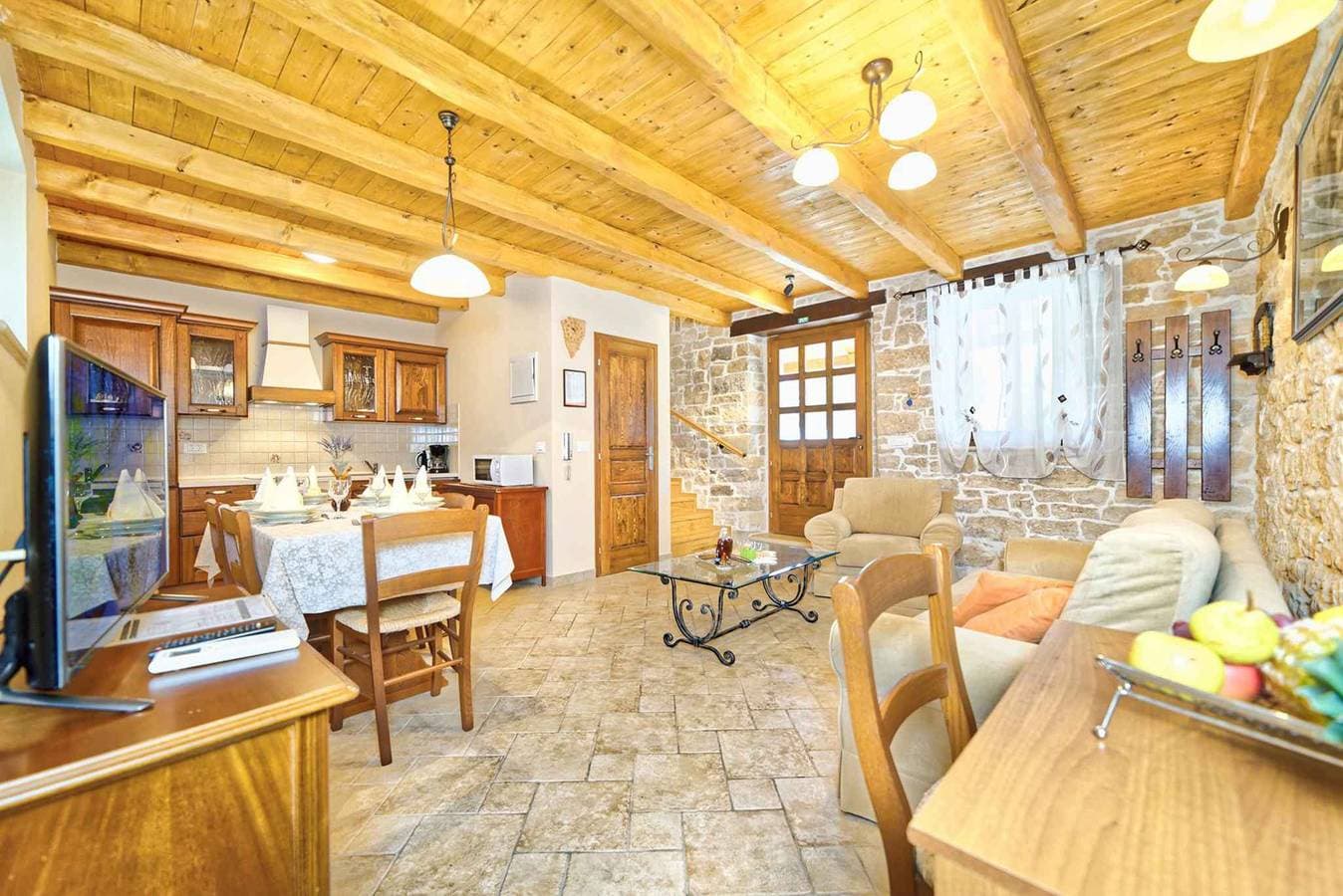 Foto 10 von 25: Ferienhaus mit Swimmingpool und Grill
