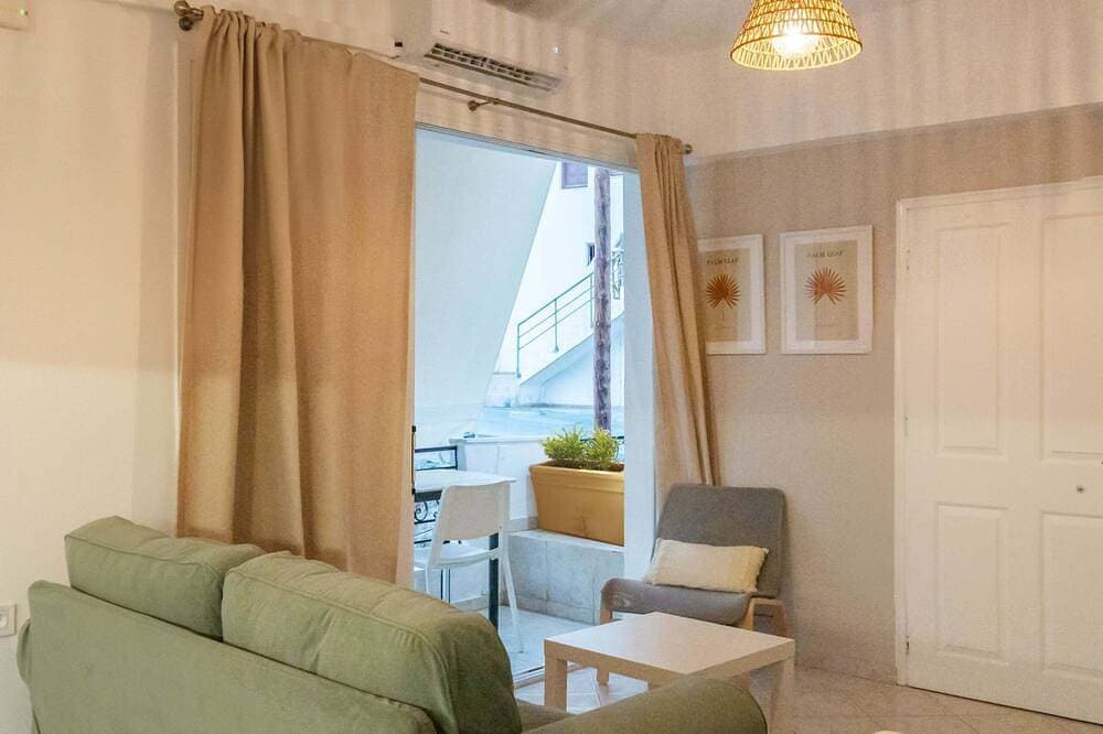 Foto 9 von 12: Seaside Retreat in Southern Crete: Modern Flat, Walking Distance from the Sea.