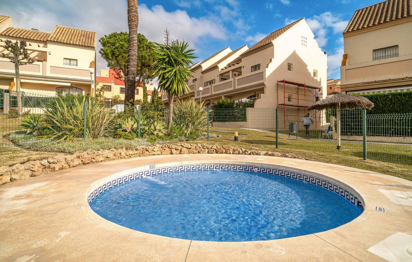 Foto 9 von 23: Glückseligkeit am Strand: Modernes Apartment mit Pool und Terrasse