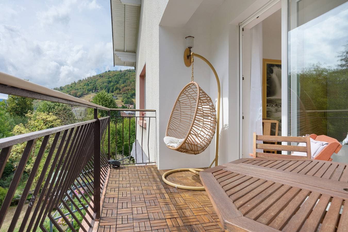 Foto 4 von 35: Gästezimmer „Chambre B und C – Sportive“ mit Bergblick, Gemeinschaftsterrasse & WLAN