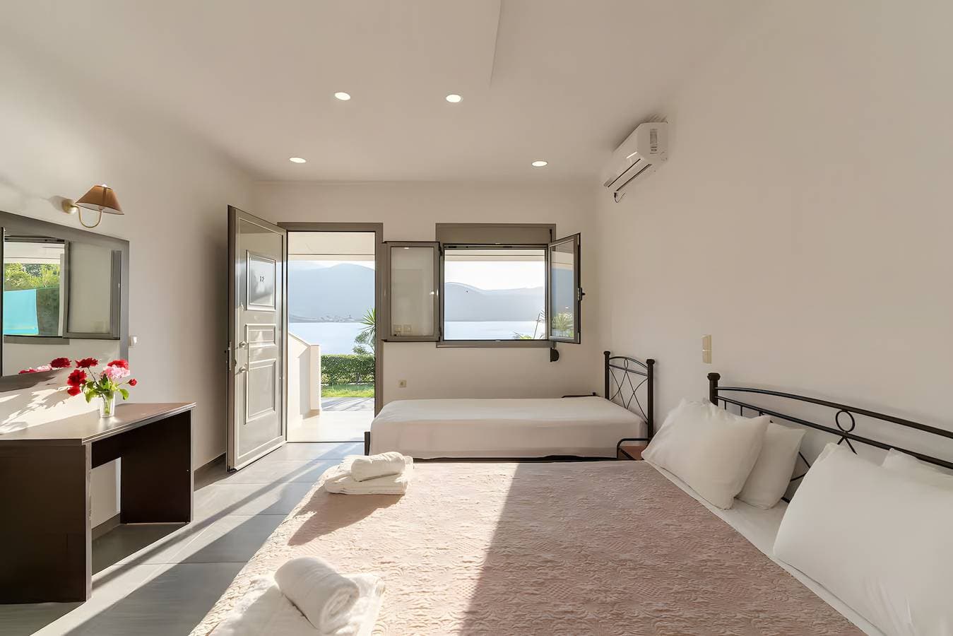 Foto 8 von 20: Beach House Apartment By The Sea 2 – Meerblick, WLAN & Klimaanlage