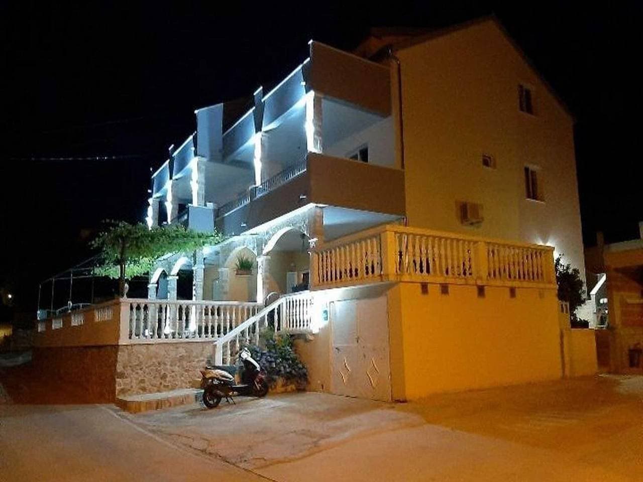Foto 4 von 16: Apartments Dobrila - One Bedroom Apartment with Terrace - A1