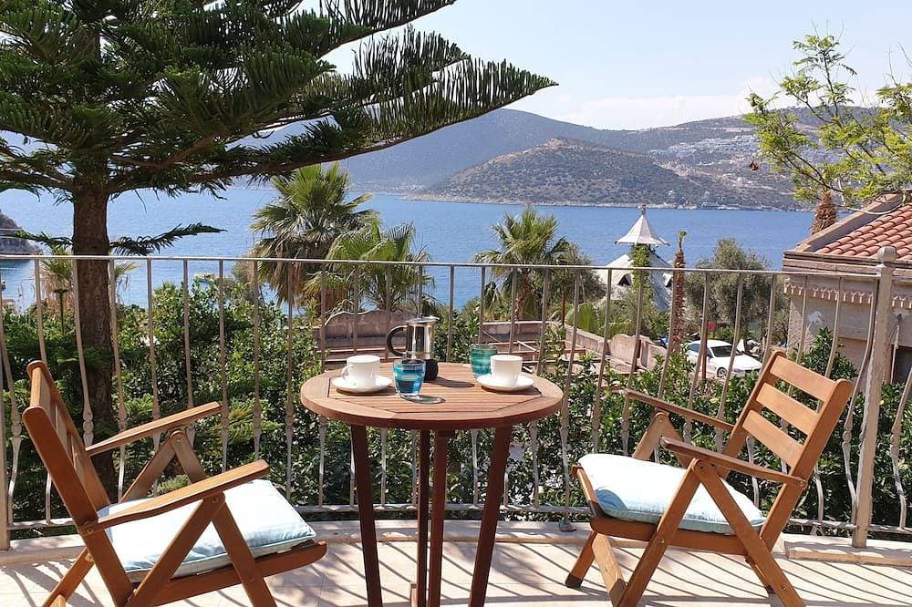 Romantic Stone Villa With Private Pool Just 100m From The Beach 1