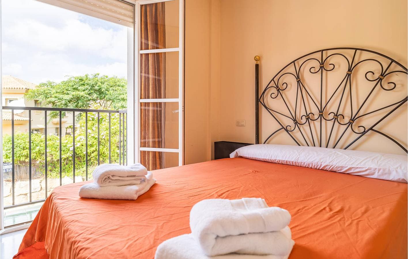Foto 4 von 13: Apartment mit Meerblick, Terrasse und Außenpool
