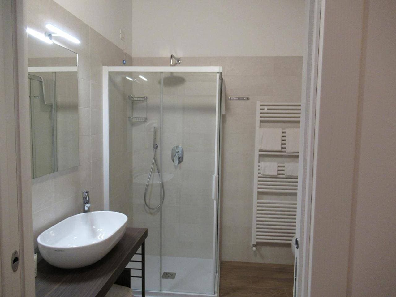 Foto 9 von 11: Standard Double or Twin Room