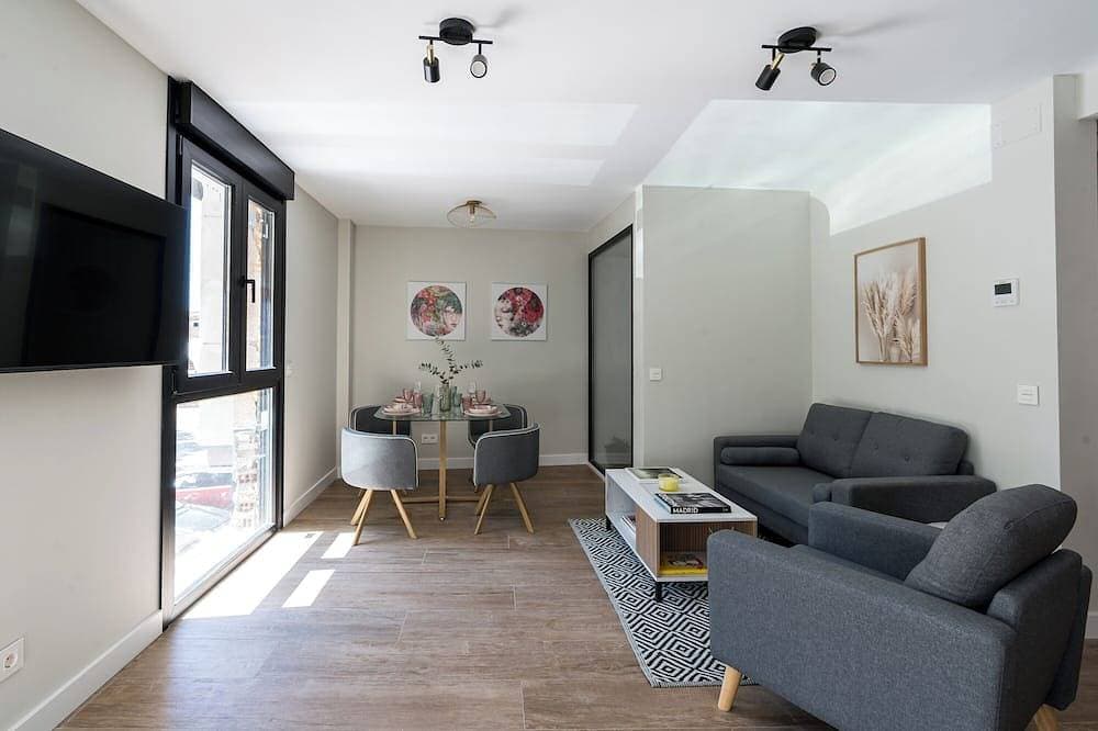 Acogedor Piso Familiar con Terraza en Alcalá de Henares 1