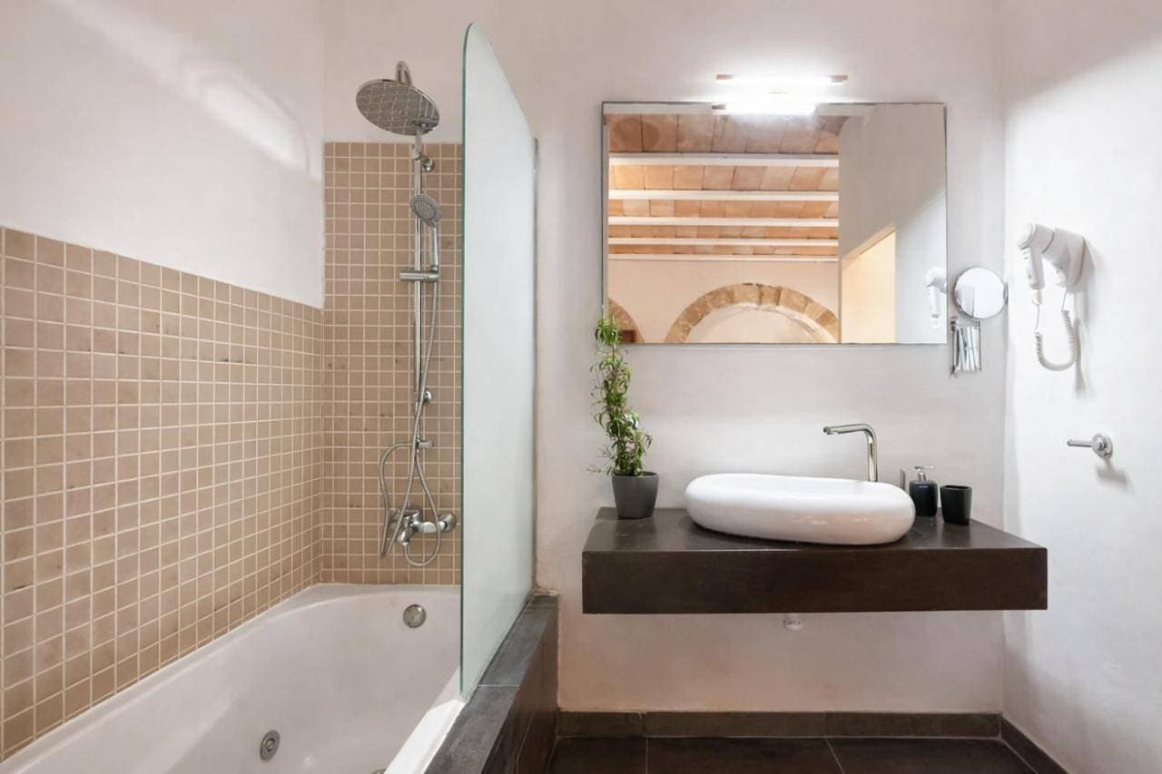 Foto 2 von 5: King Room with Spa Bath