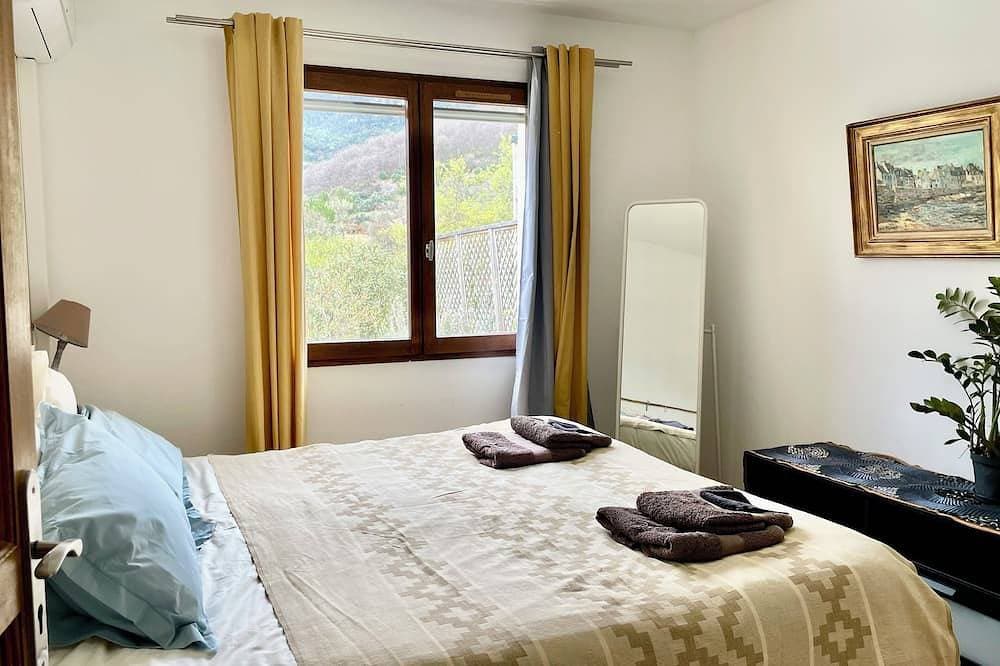 Foto 3 von 13: Comfortable gîte in a quiet, green setting. With swimming pool