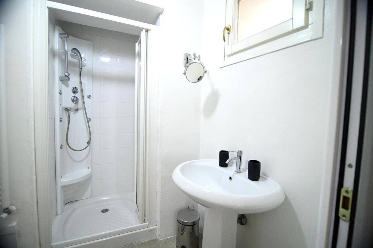 Foto 8 von 11: Double Room with Private Bathroom
