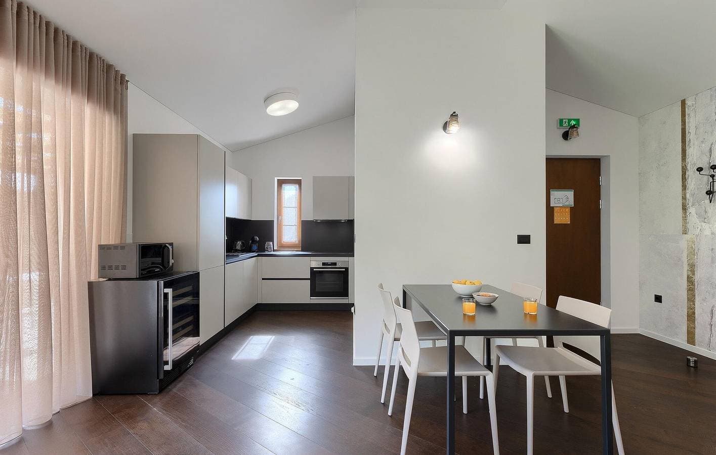 Foto 10 von 35: Geräumige 110 m² große Wohnung mit Pool und Terrasse, 2,5 km vom Stadtzentrum von Anzici entfernt