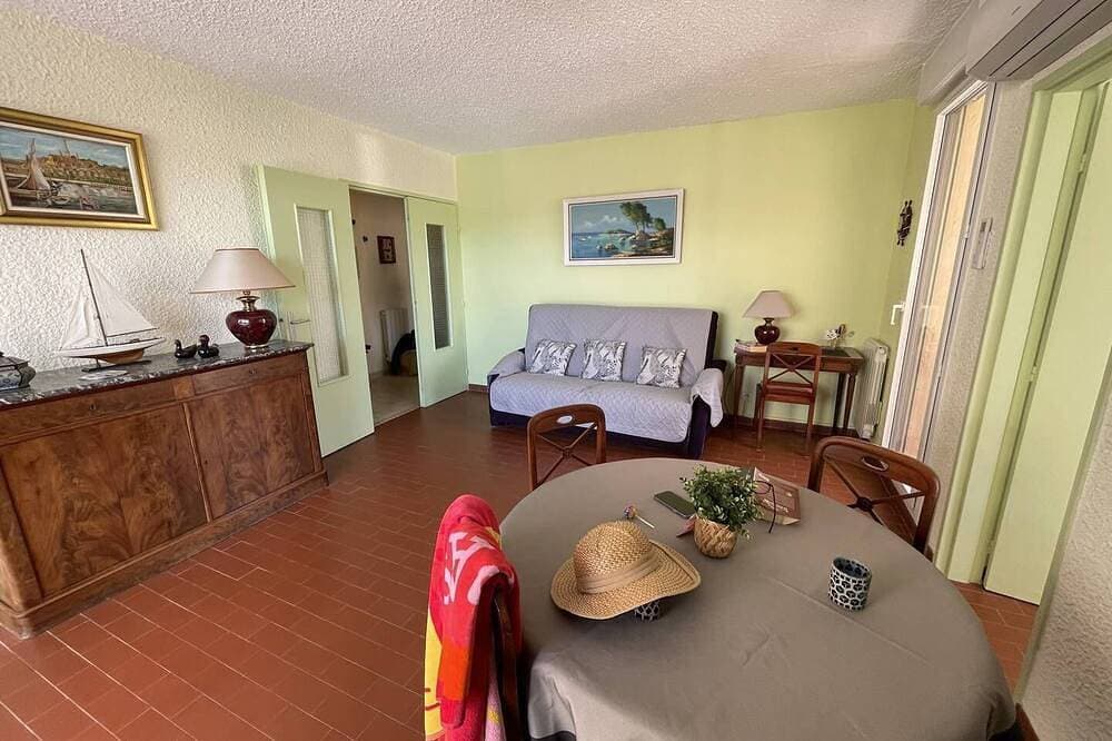 Foto 7 von 16: Geräumige 2-Zimmer-Wohnung, Blick auf die Honour Dock