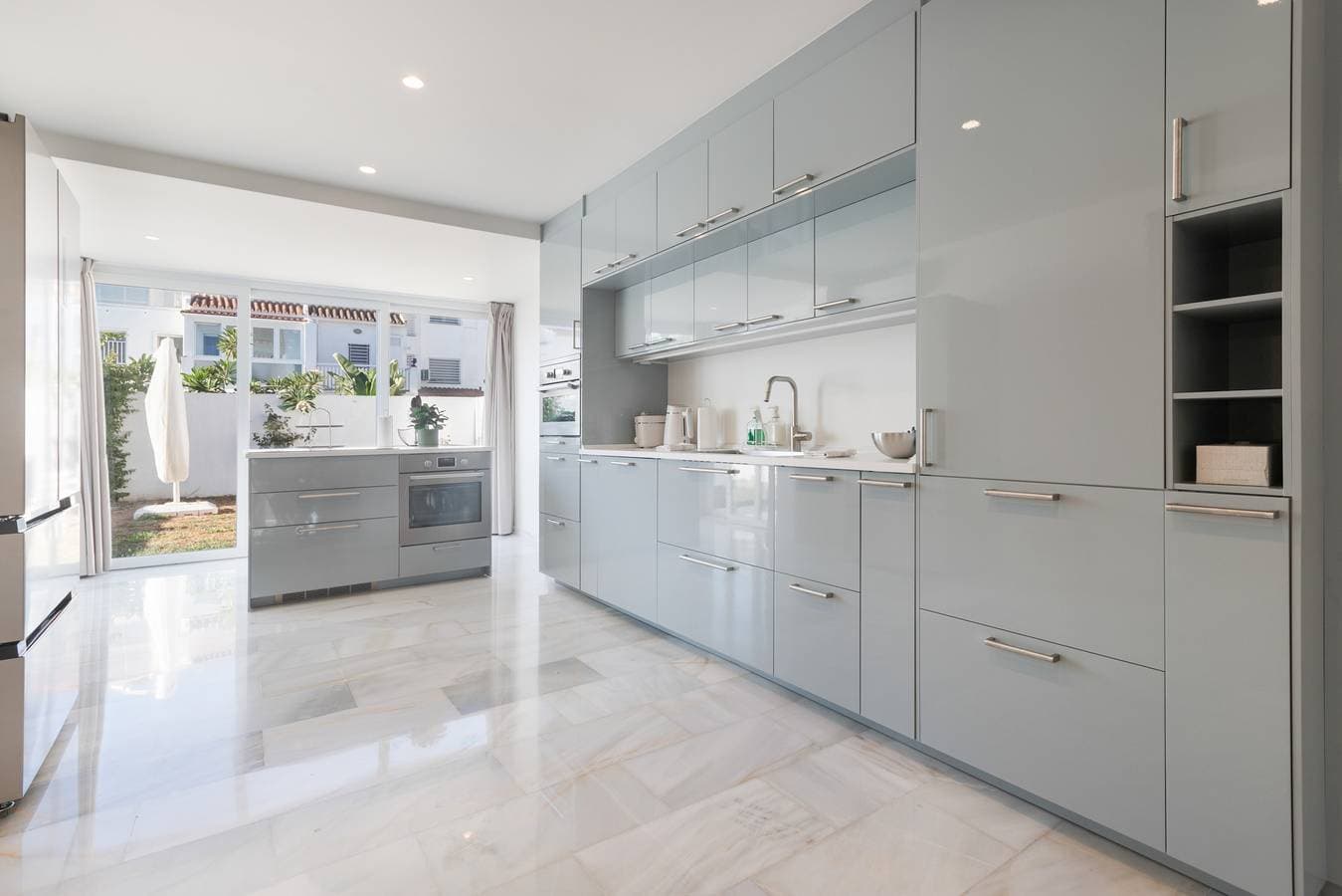 Foto 10 von 45: Ferienhaus 'Luxuriöses und Modernes Familienhaus' mit Privater Terrasse, WLAN und Klimaanlage