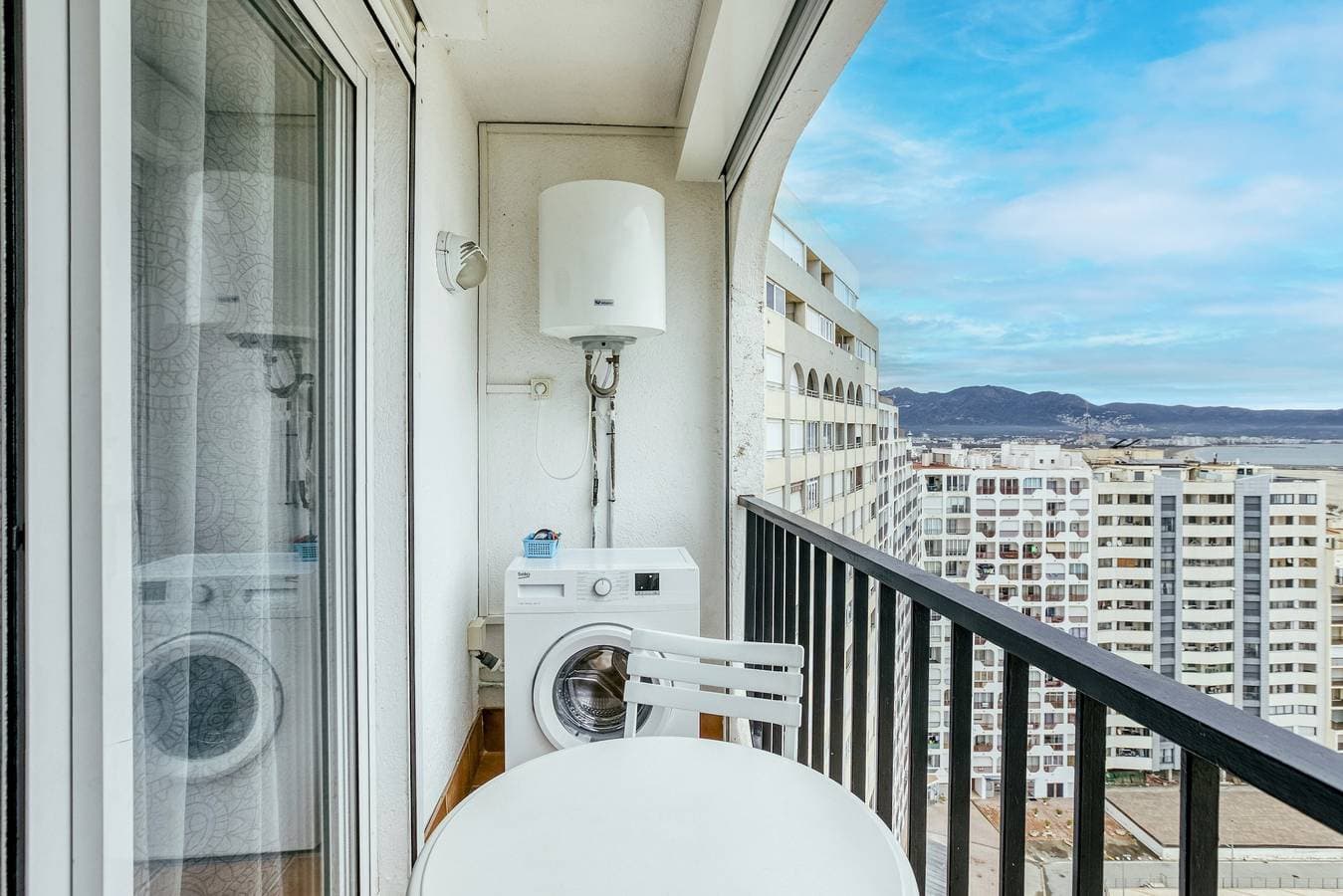 Foto 5 von 23: Ferienwohnung "Karina 17" mit Meerblick, A/C, WLAN & Parkplatz
