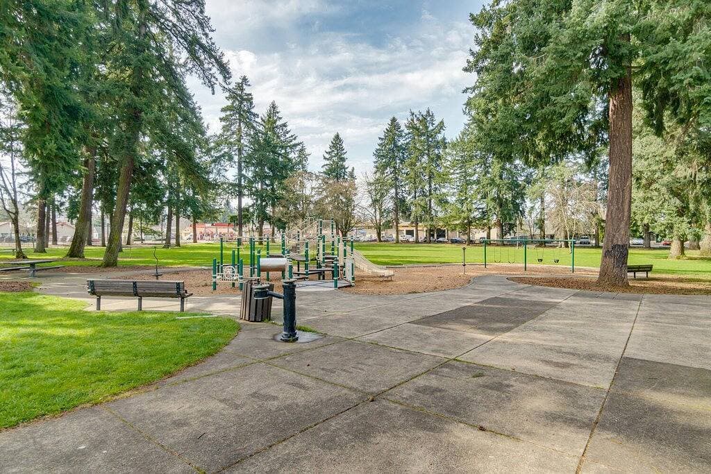 Foto 12 von 28: Stylish Entire Townhome w/ greenspace throughout!! Serene!