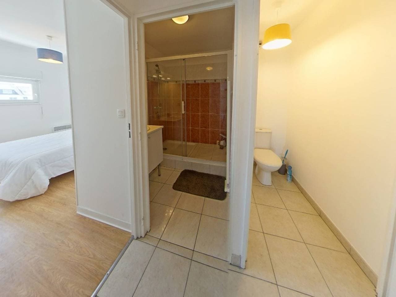 Foto 13 von 32: Moderne 3-Zimmer-Wohnung mit Balkon, Aufzug, nahe Stränden und Geschäften, Parkplatz inklusive