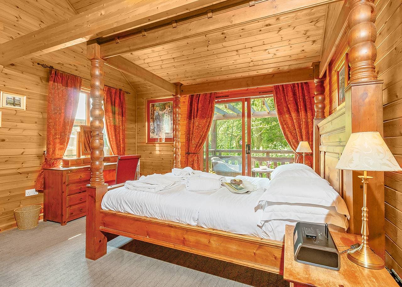 Foto 8 von 9: Falkner Watersedge Lodge