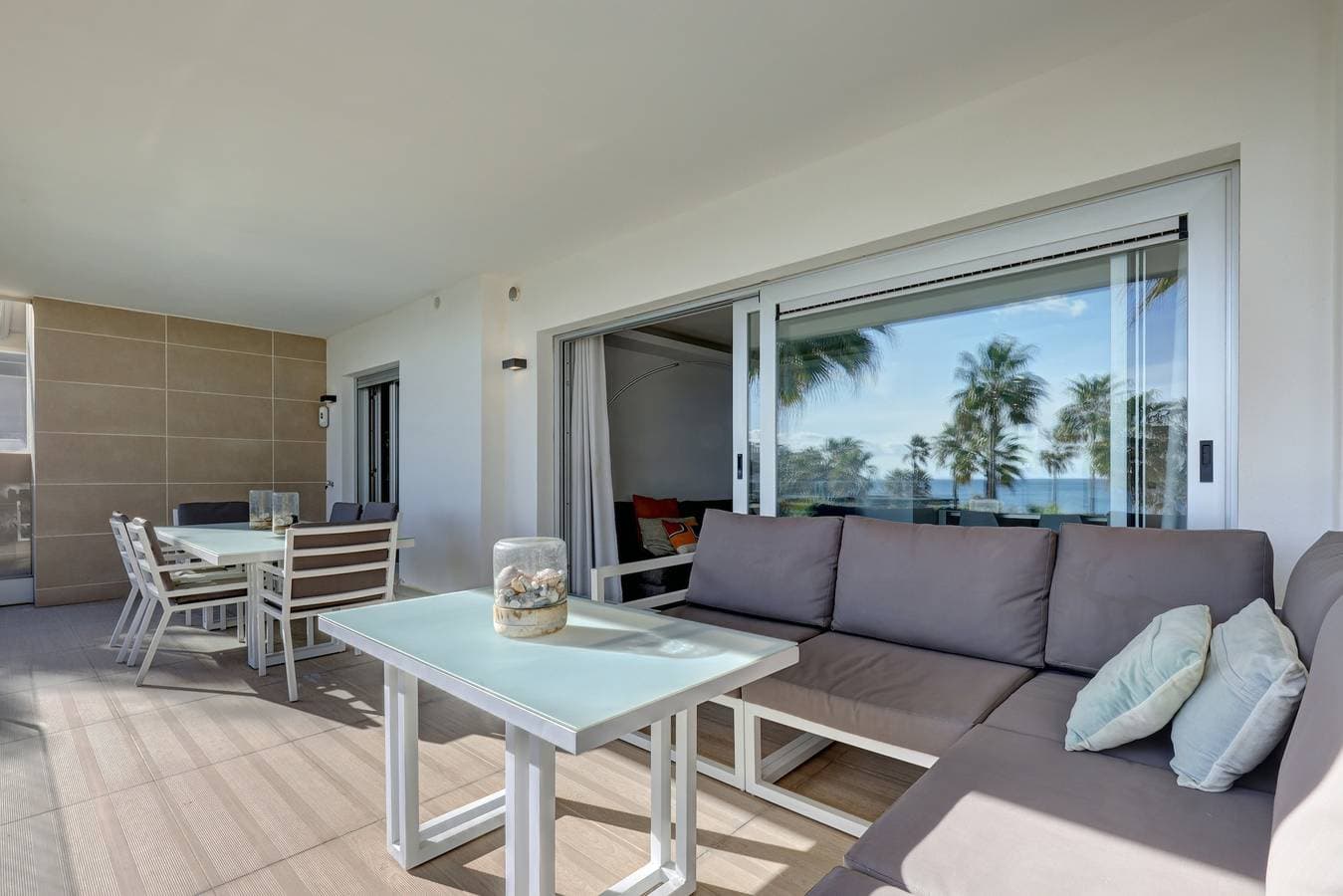 Foto 10 von 25: Ferienwohnung 'Modern Frontline Beach - Estepona' mit Meerblick, WLAN und Klimaanlage