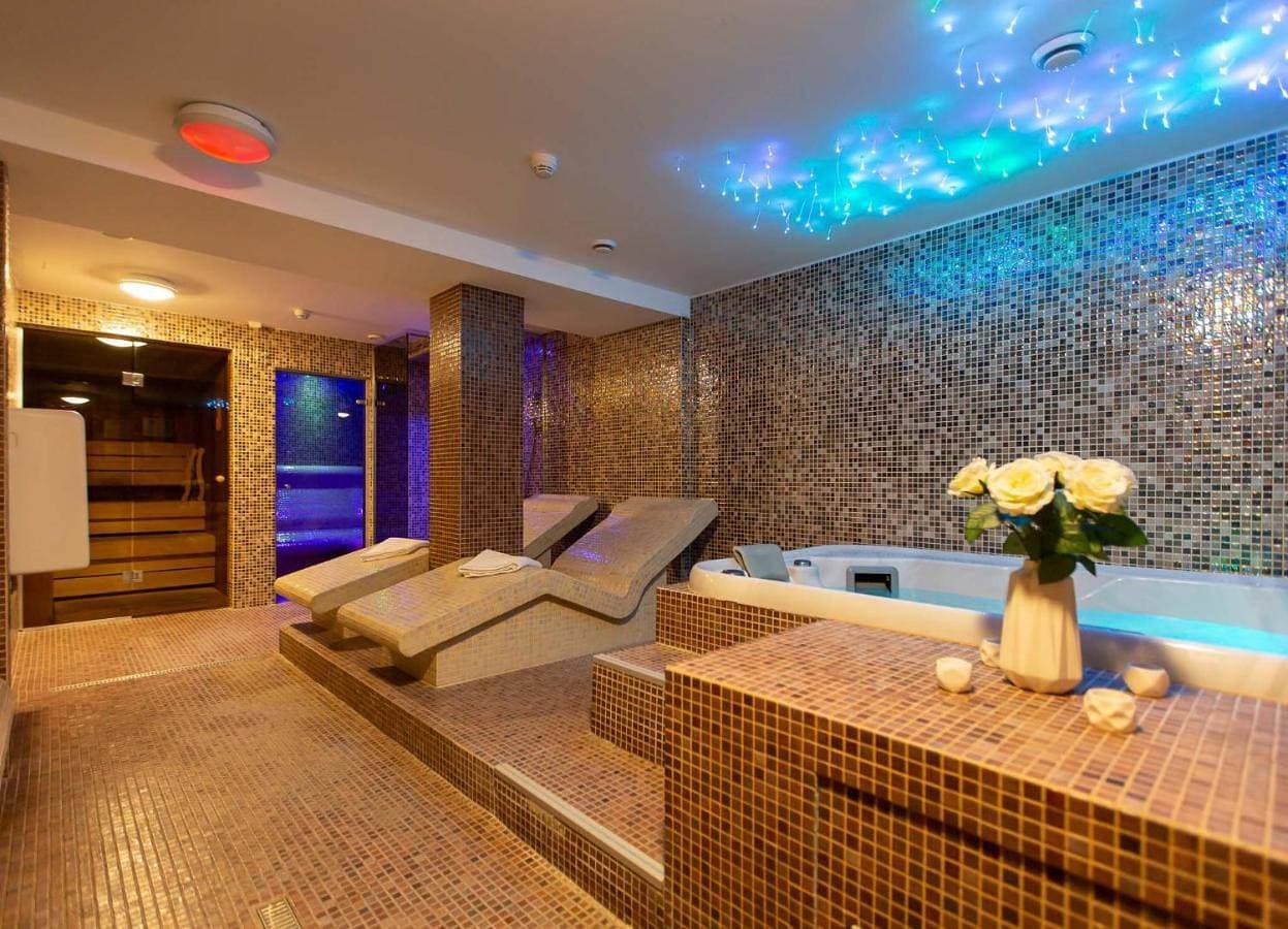 Foto 3 von 16: Vip Suite with Hot Tub