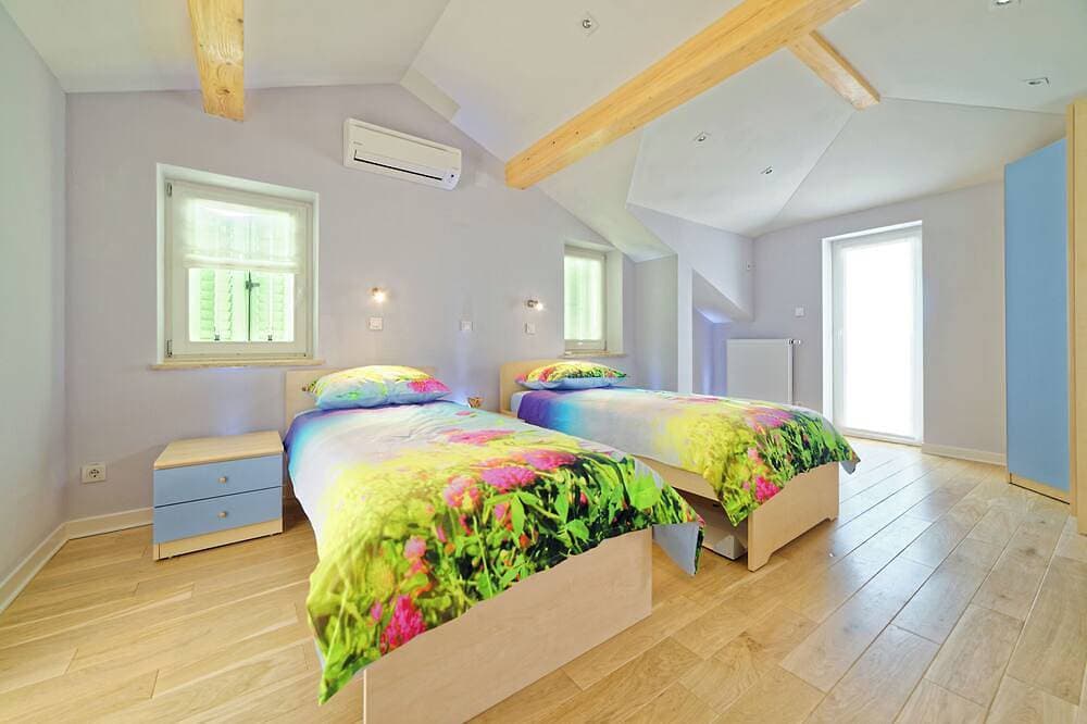 Foto 2 von 30: Villa Demetra s bazenom i predivnim pogledom na Motovun - Motovun
