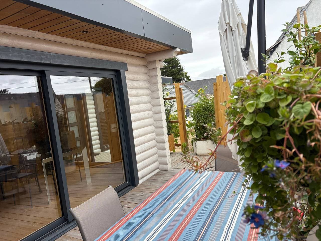 Foto 8 von 29: Ökologisches Ferienhaus aus Holz mit Terrasse, WLAN und Klimaanlage, 300 m vom Meer entfernt