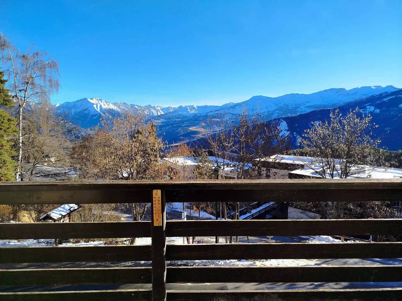 Foto 6 von 13: Studio von 34m2, 4 Personen belichtet Ost, Balkon mit schöner Aussicht auf das Tal