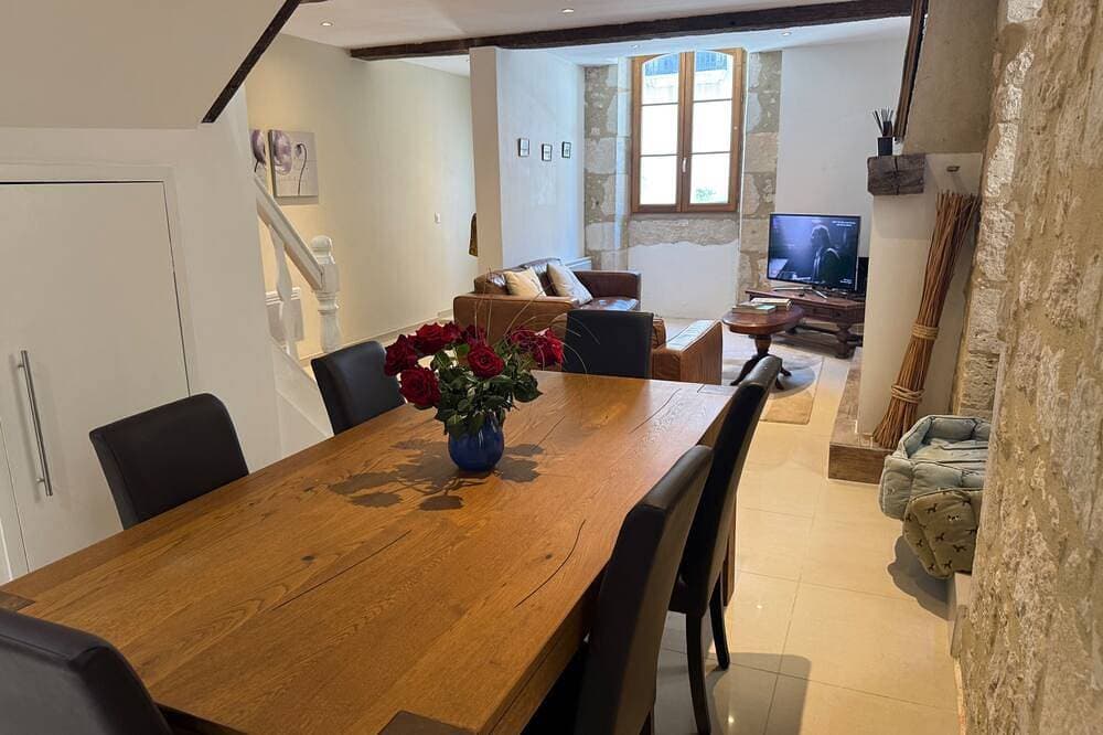 Foto 5 von 11: Maison Girasol, Sleeps 4 w/ Pets On Request