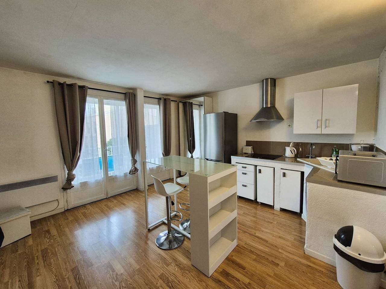 Foto 5 von 7: Wunderschönes Apartment mit einem Schlafzimmer und Meerblick Strände, Geschäfte und Restaurants sind zu Fuß erreichbar.
