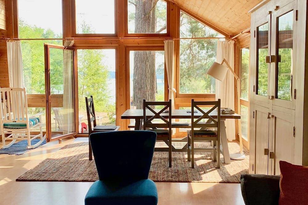 Foto 11 von 30: Ihr schönes Haus am See mit Kamin, Sauna und tollem Seeblick! Typ2-E-Ladestation