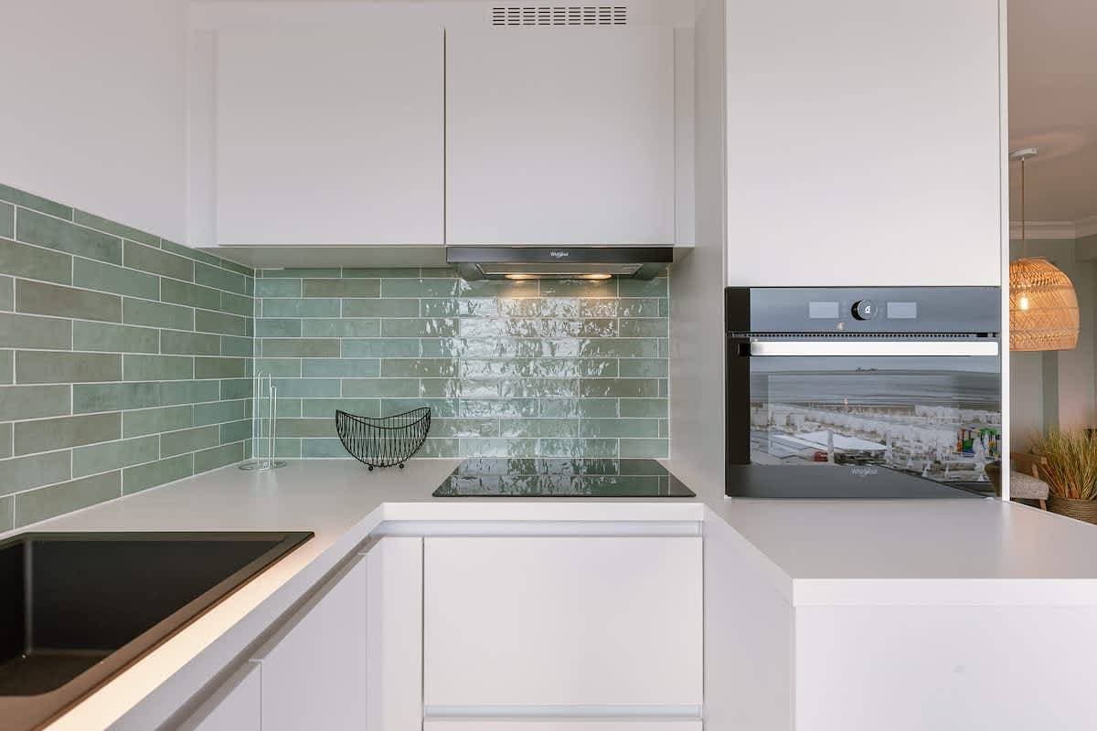 Foto 13 von 40: Coastal getaway w/ full kitchen & workspace