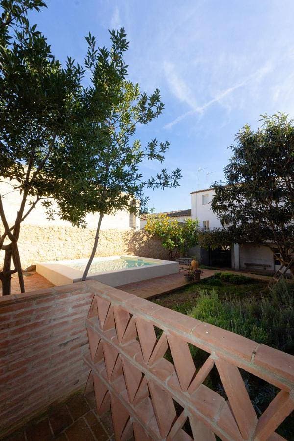 Foto 4 von 35: Five-Bedroom House
