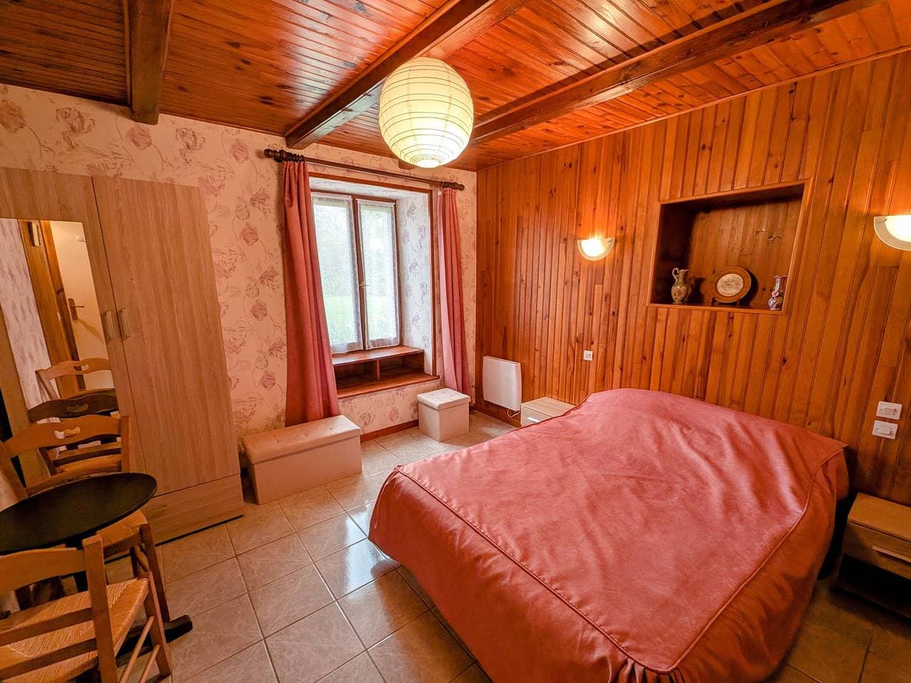 Foto 6 von 15: Gemütliches Rosa Zimmer mit Kochnische und Terrasse