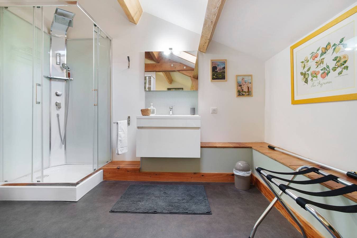 Foto 9 von 35: Gästezimmer „Le Séchoir de Saint Vincent - Enéa“ nahe Sarlat – Pool, WLAN, Klimaanlage