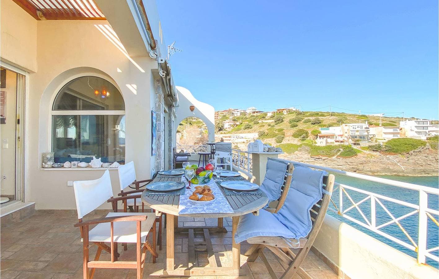 Foto 3 von 24: Strandhaus mit Terrasse und Klimaanlage, 600 m vom Strand Καλοπήγαδο entfernt