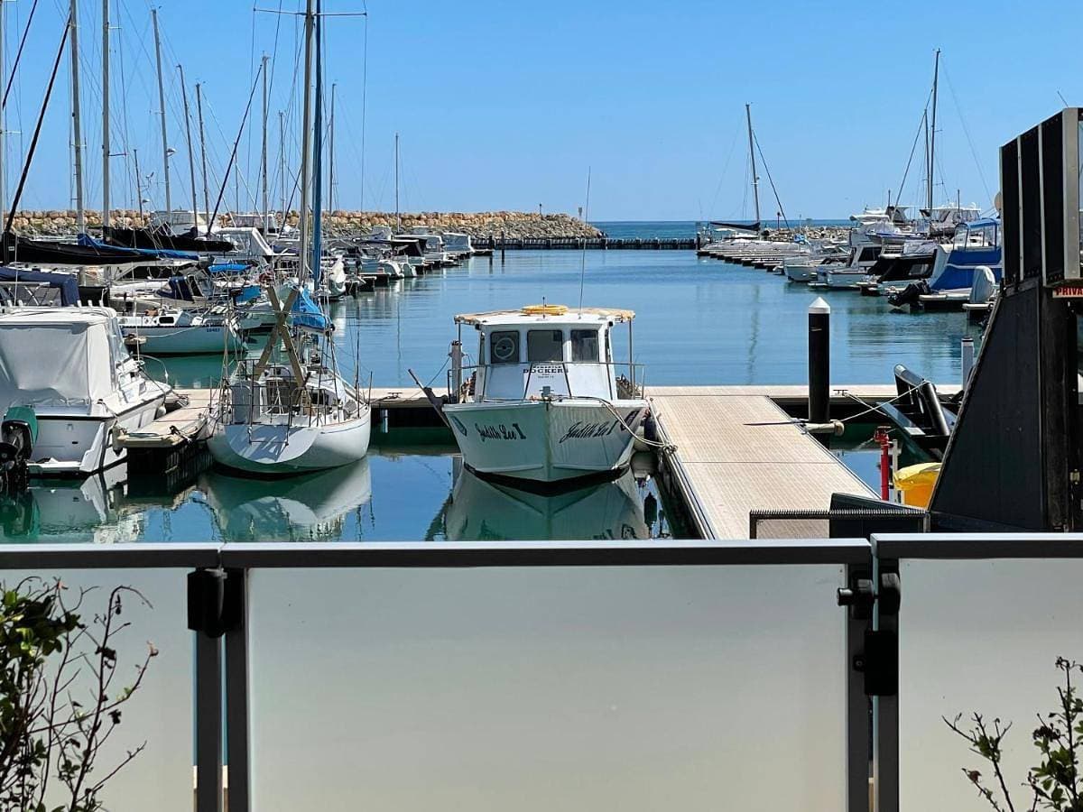Mariner's Cove ~ Luxe Waterfront Apartment 1
