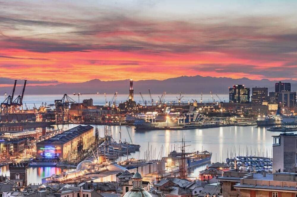 Foto 11 von 12: [Erlebe Genua] Alter Hafen 7 Min • Zug 4 Min