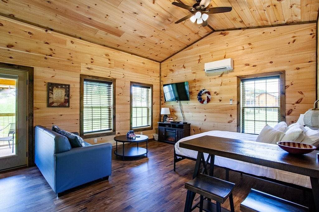 Foto 4 von 42: Sevierville Tiny Home w/ Hot Tub, Fire Pit & Grill
