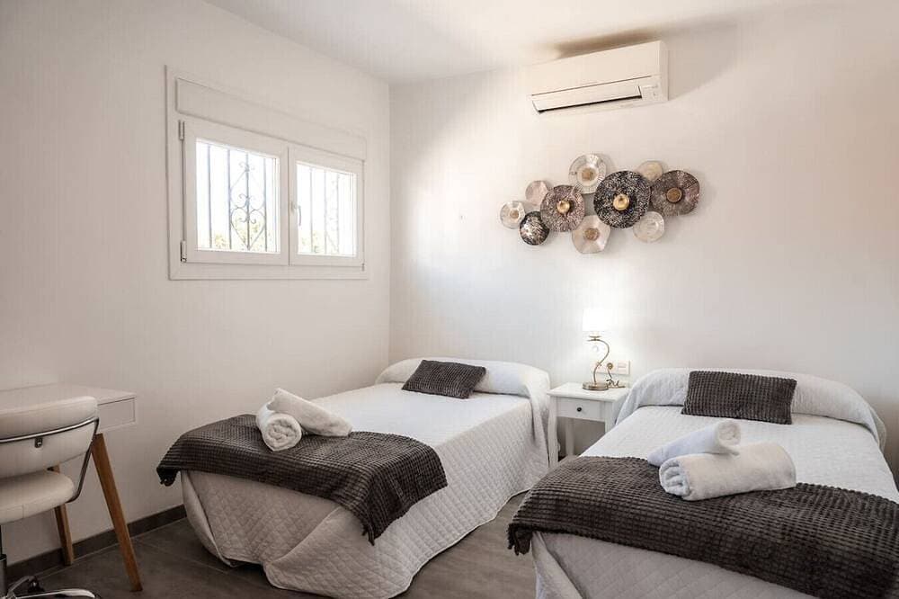 Foto 2 von 27: Blue Nest | Sea Views | Private Pool | BBQ | AC