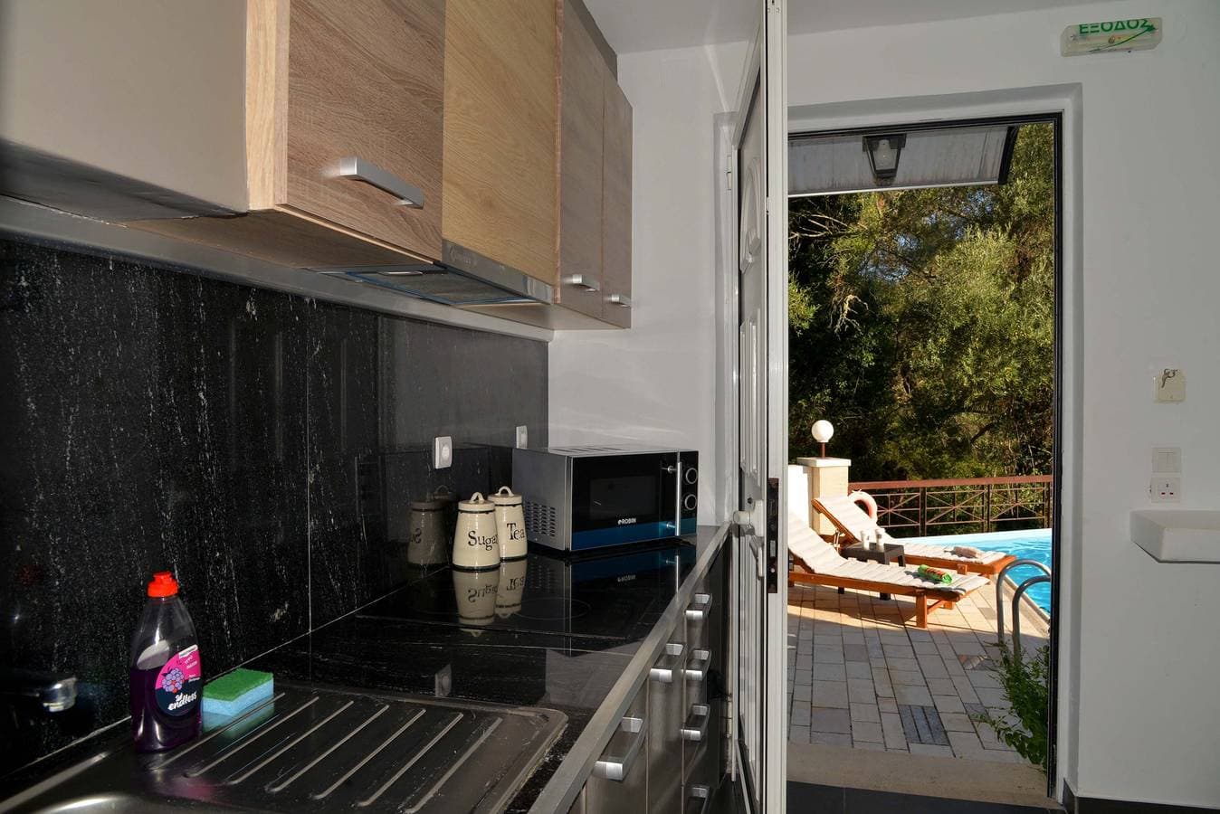 Foto 9 von 42: Apartment 'Doliva Studio' mit privatem Pool, Bergblick, WLAN und Klimaanlage