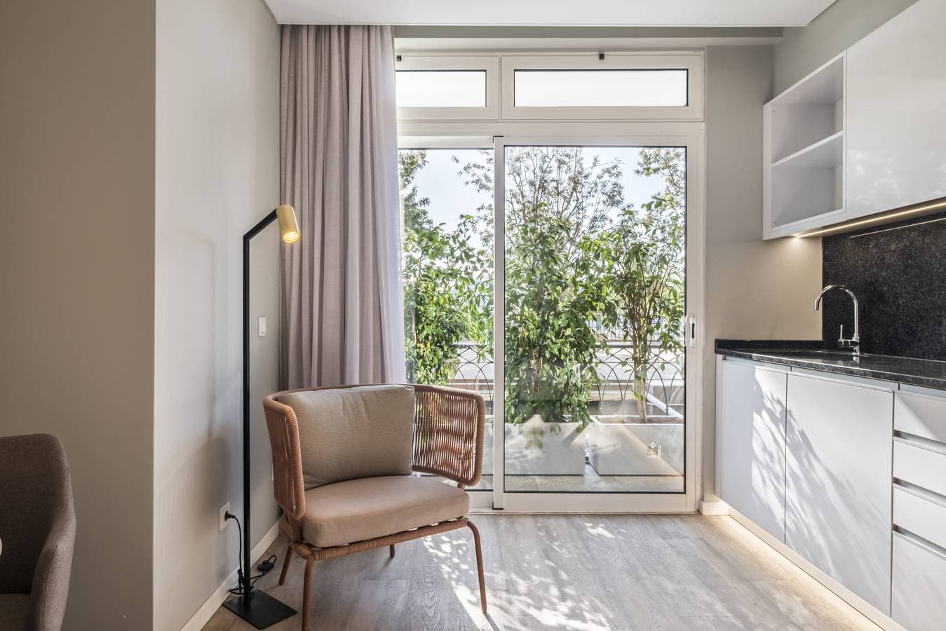 Foto 4 von 12: King David Suites 101 by Homie